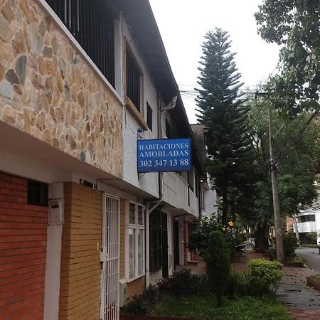 Hotel Hea Hospedaje Cerca Al Estadio Y La 70 Medellín Exterior foto