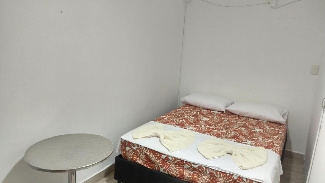 Hotel Hea Hospedaje Cerca Al Estadio Y La 70 Medellín Exterior foto