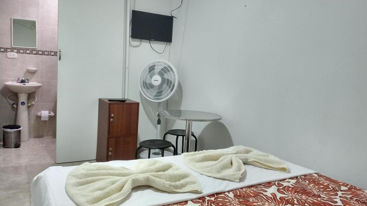Hotel Hea Hospedaje Cerca Al Estadio Y La 70 Medellín Exterior foto