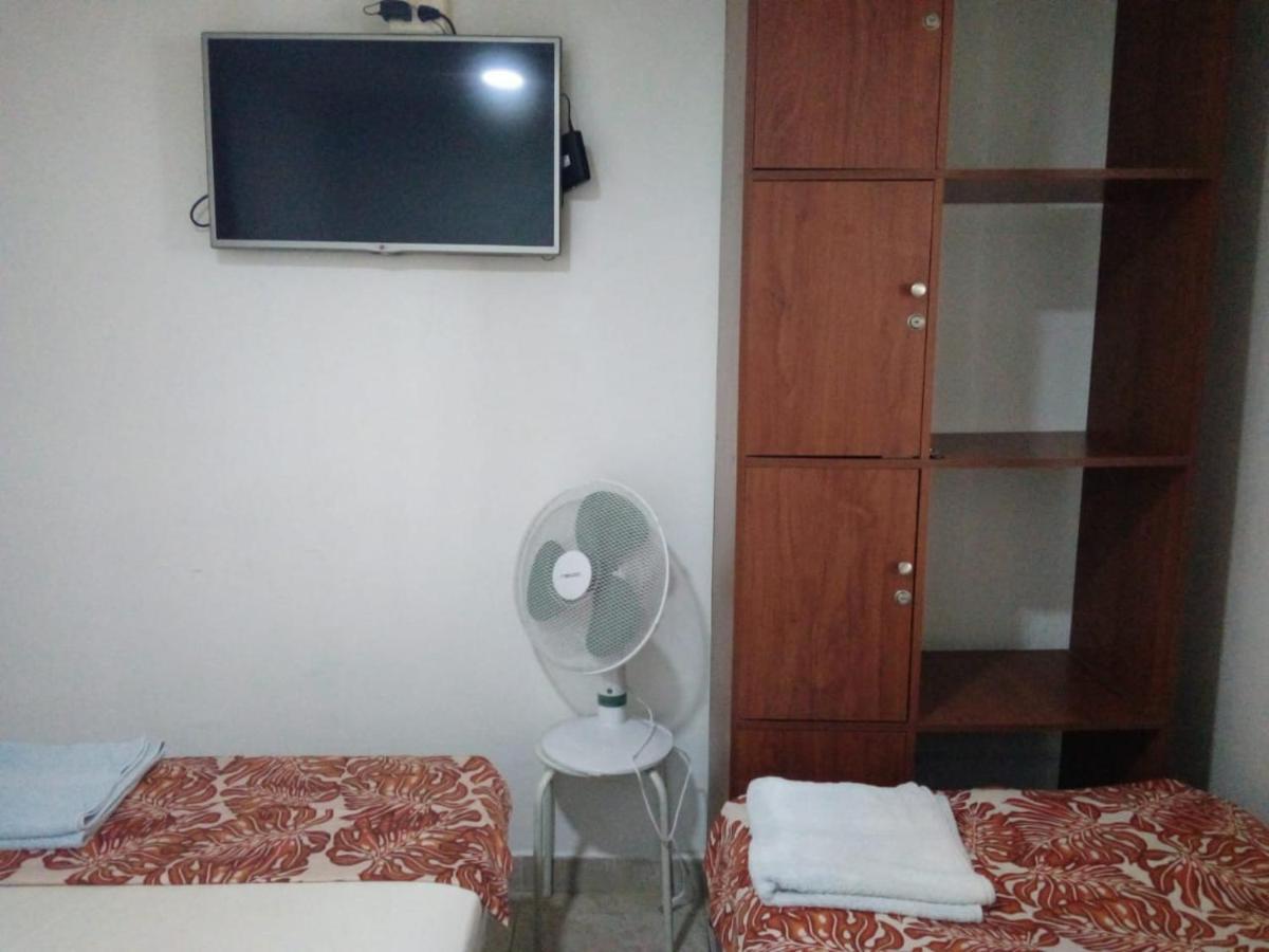 Hotel Hea Hospedaje Cerca Al Estadio Y La 70 Medellín Exterior foto