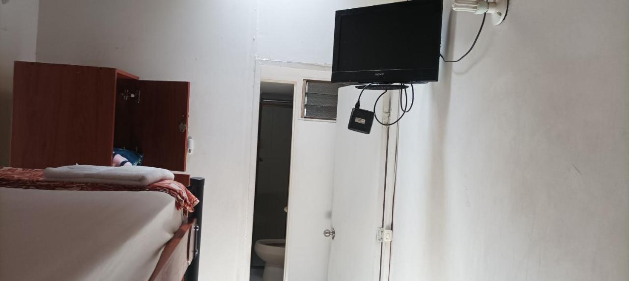 Hotel Hea Hospedaje Cerca Al Estadio Y La 70 Medellín Zimmer foto
