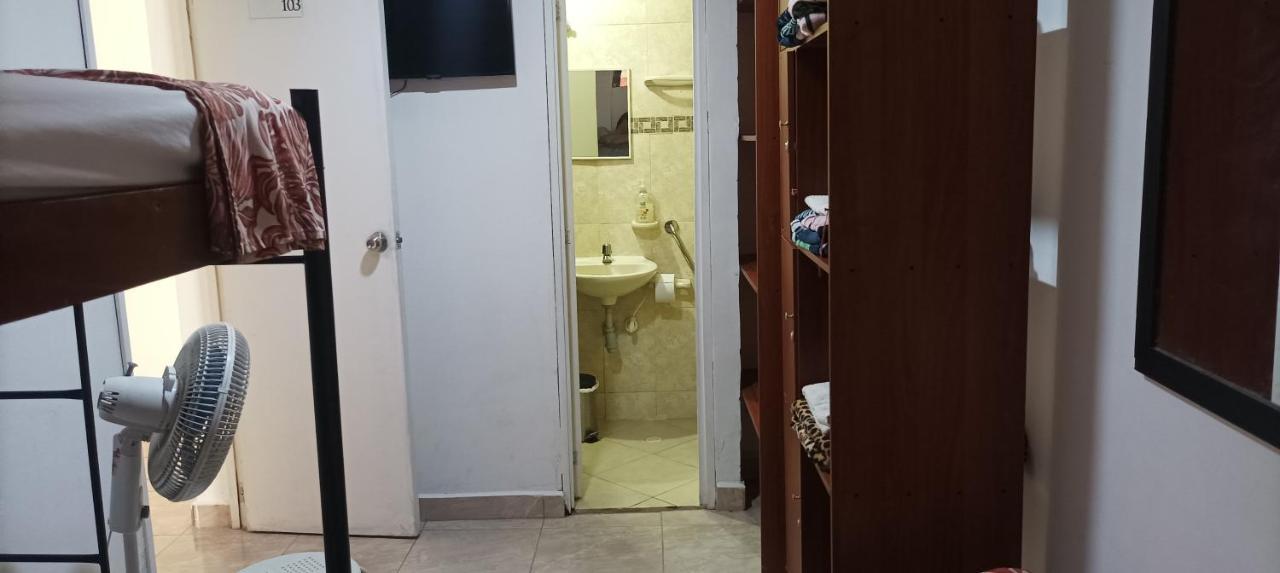 Hotel Hea Hospedaje Cerca Al Estadio Y La 70 Medellín Exterior foto