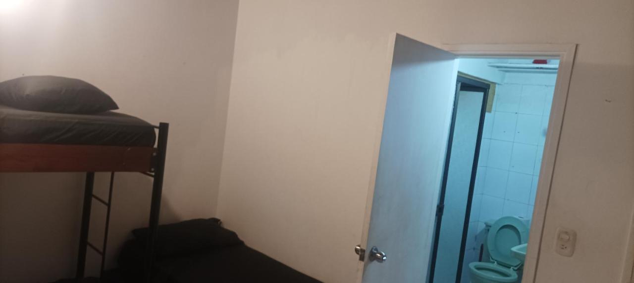 Hotel Hea Hospedaje Cerca Al Estadio Y La 70 Medellín Zimmer foto