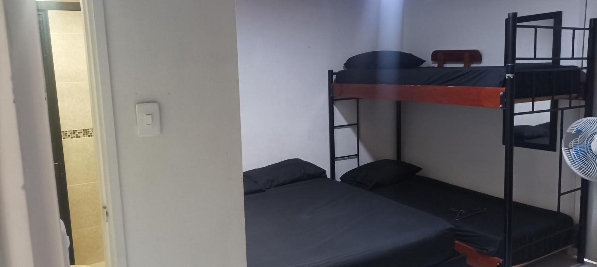 Hotel Hea Hospedaje Cerca Al Estadio Y La 70 Medellín Zimmer foto
