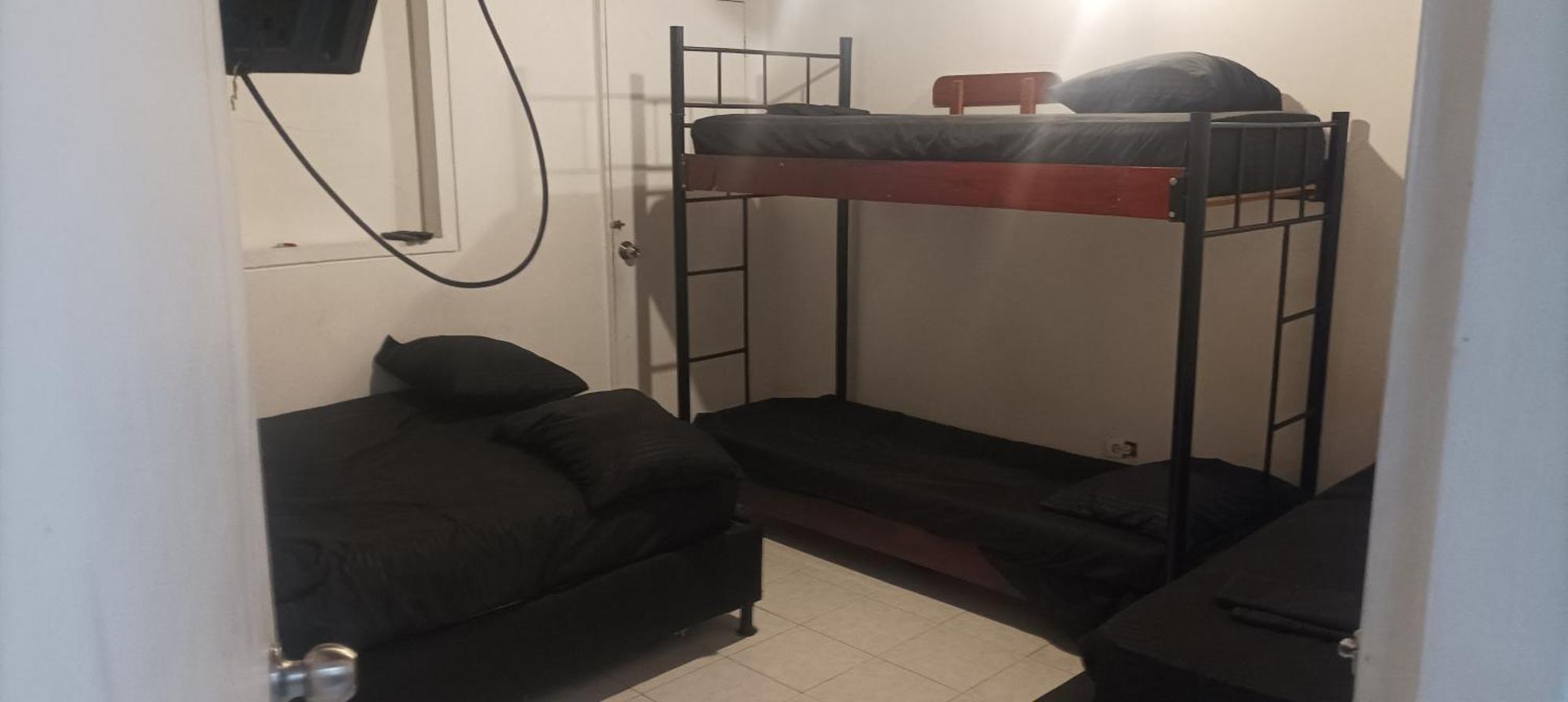 Hotel Hea Hospedaje Cerca Al Estadio Y La 70 Medellín Zimmer foto